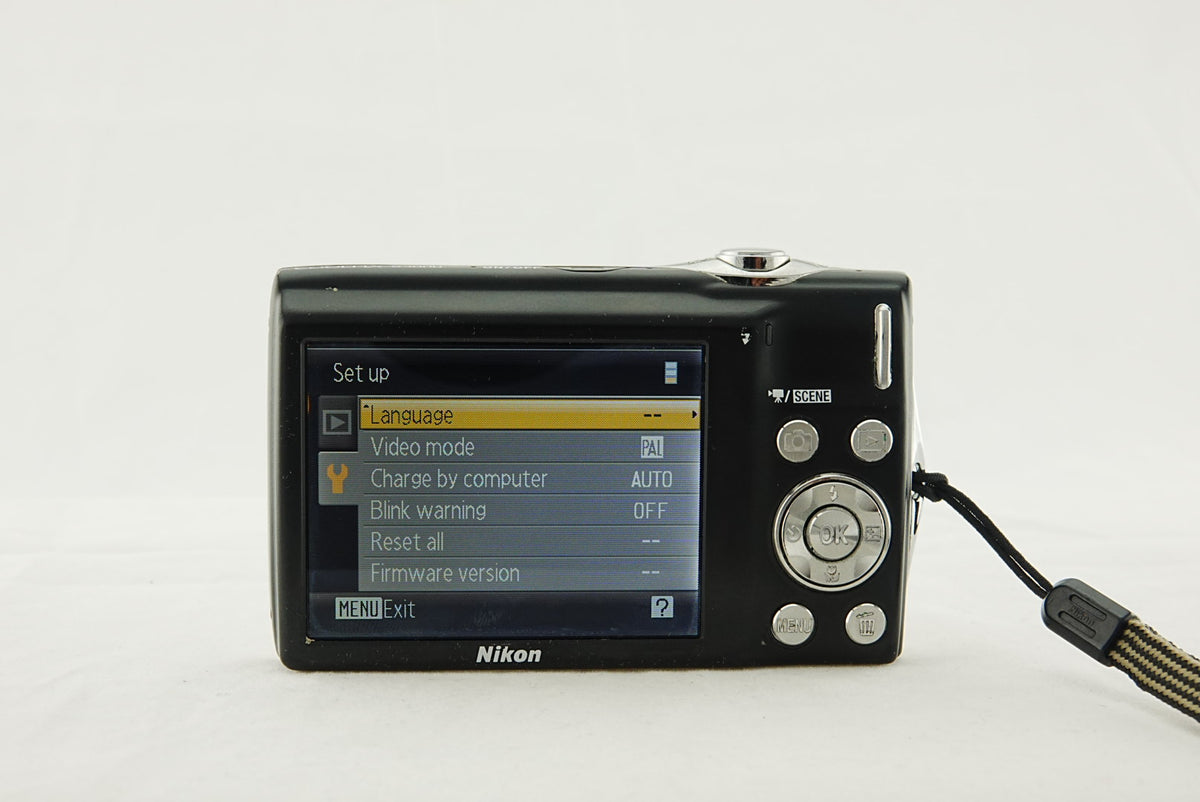 Nikon Coolpix S3000 12MP Digital Camera Silver CCD – Tested & Working