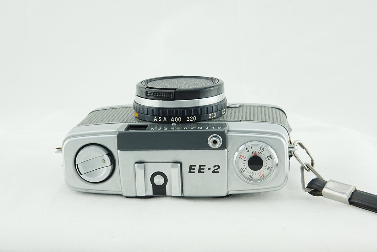 Olympus PEN EE-2 Half Frame 35mm Film Camera Fixed Focus Auto Exp Silver w/ Cap