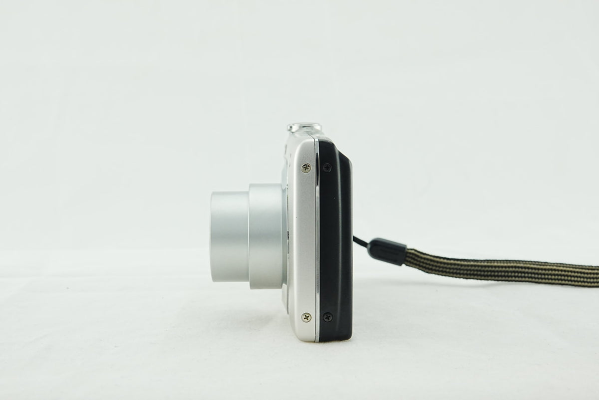 Nikon Coolpix S3000 12MP Digital Camera Silver CCD – Tested & Working