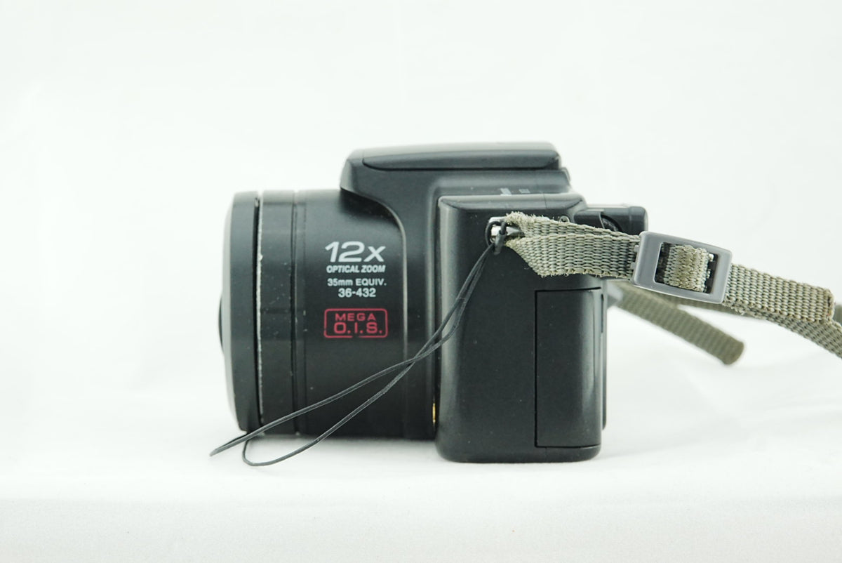 Panasonic Lumix DMC-FZ5 Digital Camera – 12x Optical Zoom