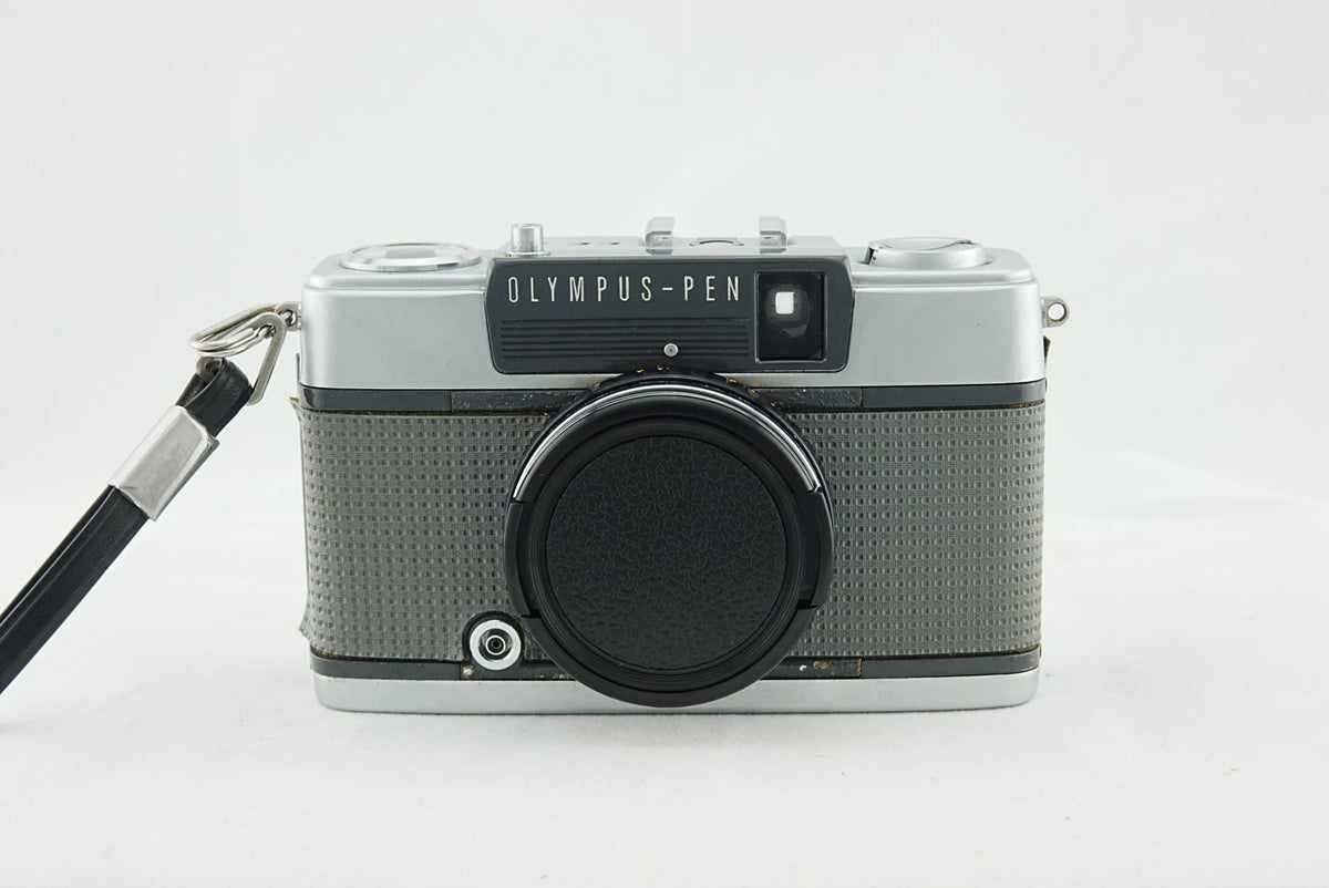 Olympus PEN EE-2 Half Frame 35mm Film Camera Fixed Focus Auto Exp Silver w/ Cap