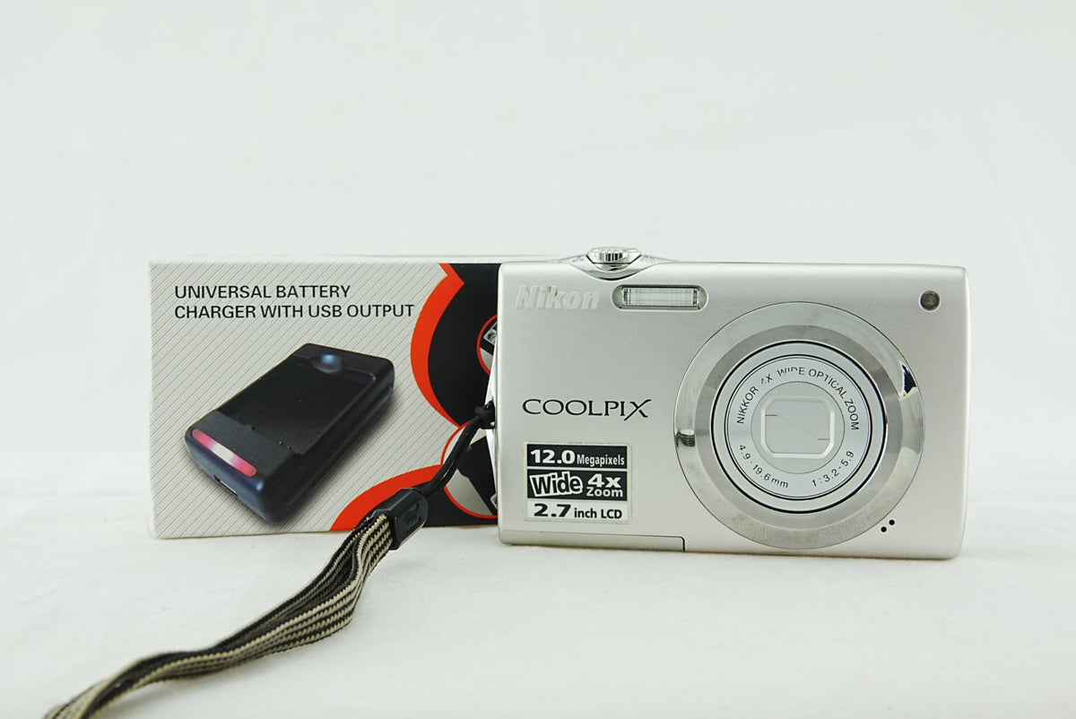 Nikon Coolpix S3000 12MP Digital Camera Silver CCD – Tested & Working