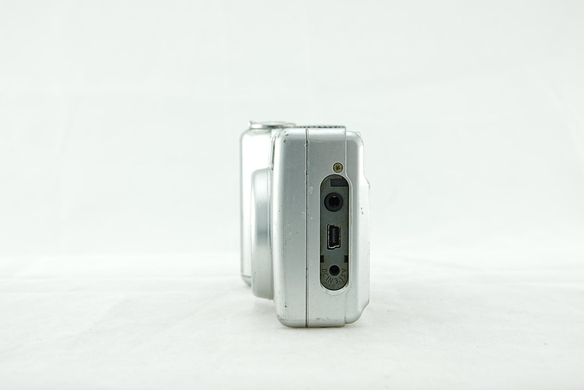 Canon PowerShot A550 7.1MP CCD Digital Camera – 4x Optical Zoom