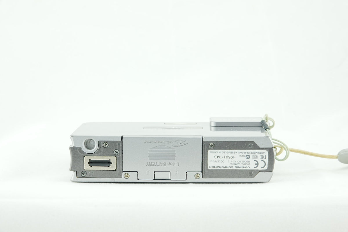 Olympus CAMEDIA AZ-1 3.2MP Digital Camera – Rare Silver Retro Compact