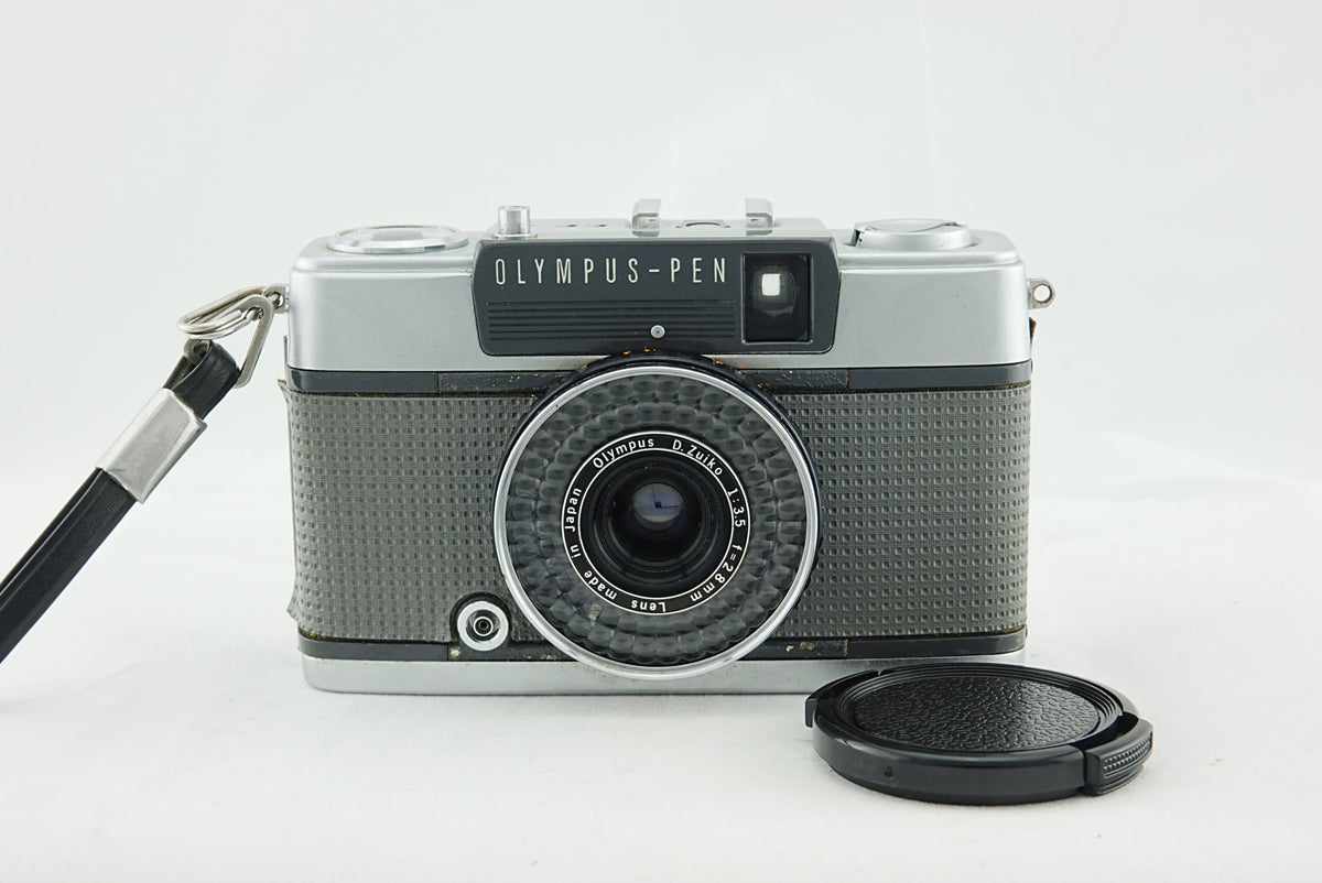 Olympus PEN EE-2 Half Frame 35mm Film Camera Fixed Focus Auto Exp Silver w/ Cap